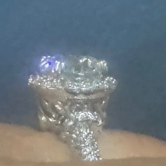 Size 7 solitaire with halo and beautiful band setting . Over 3 carats of stones - Picture 5 of 6